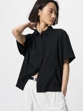 Uniqlo Black Short-Sleeve Button-Down Shirt - XS